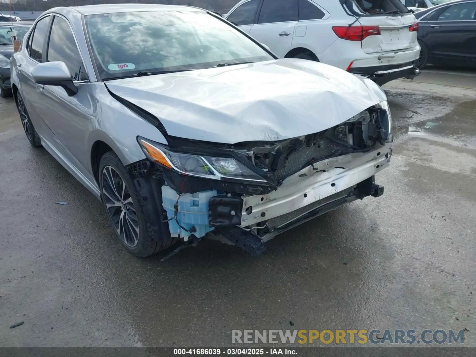 17 Photograph of a damaged car 4T1G11AK0LU978895 TOYOTA CAMRY 2020