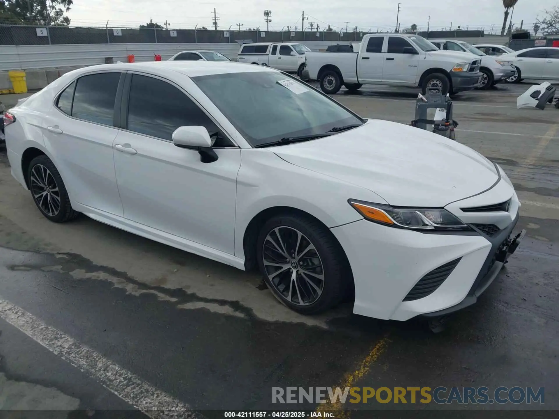 1 Photograph of a damaged car 4T1G11AK0LU982834 TOYOTA CAMRY 2020