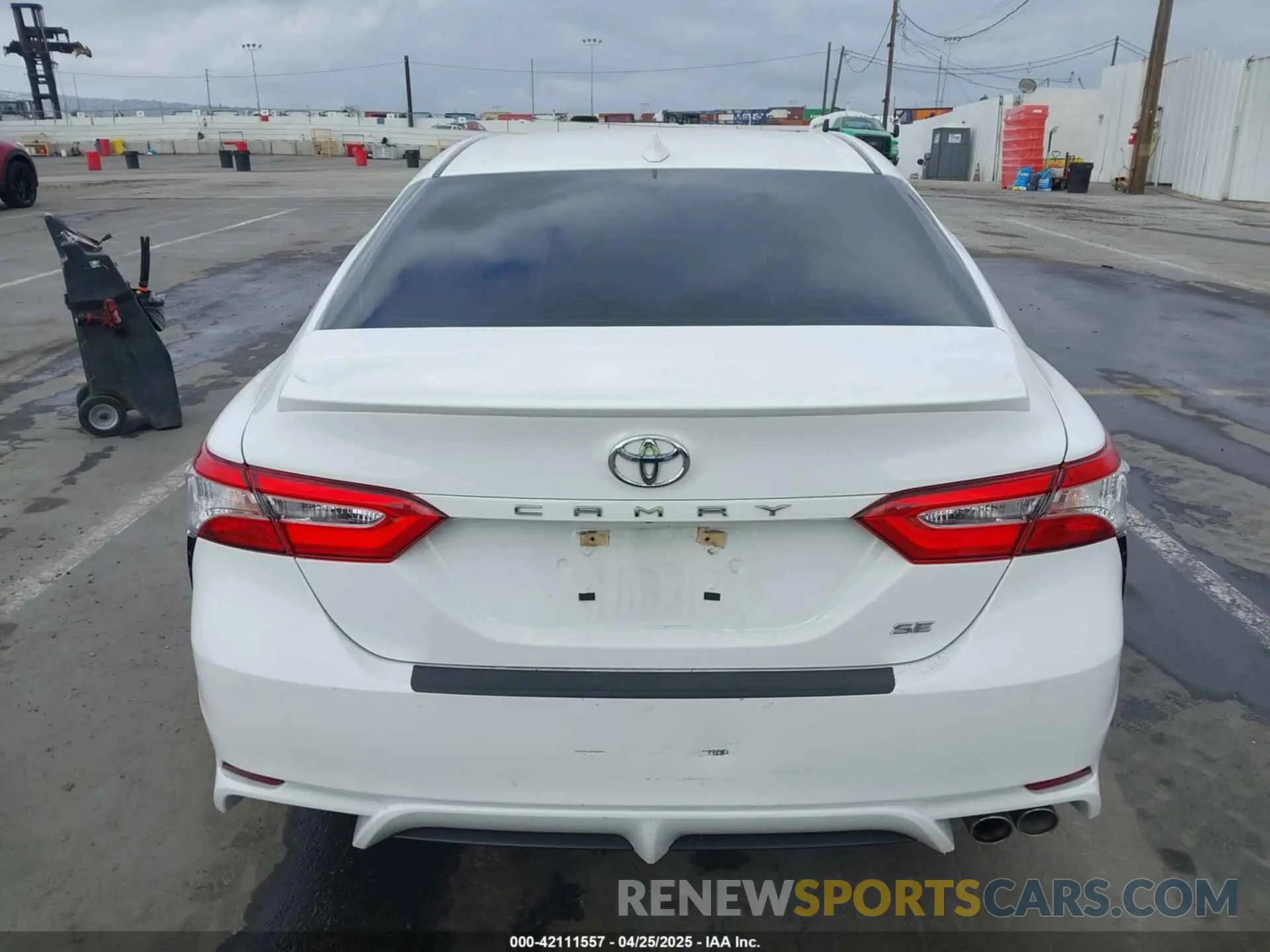 16 Photograph of a damaged car 4T1G11AK0LU982834 TOYOTA CAMRY 2020