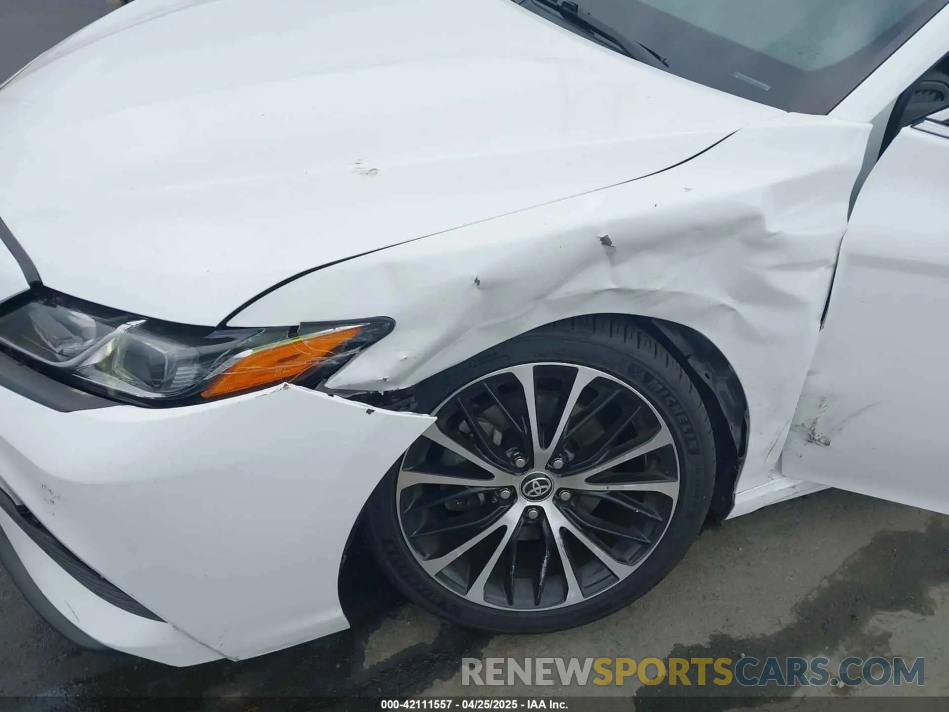 6 Photograph of a damaged car 4T1G11AK0LU982834 TOYOTA CAMRY 2020