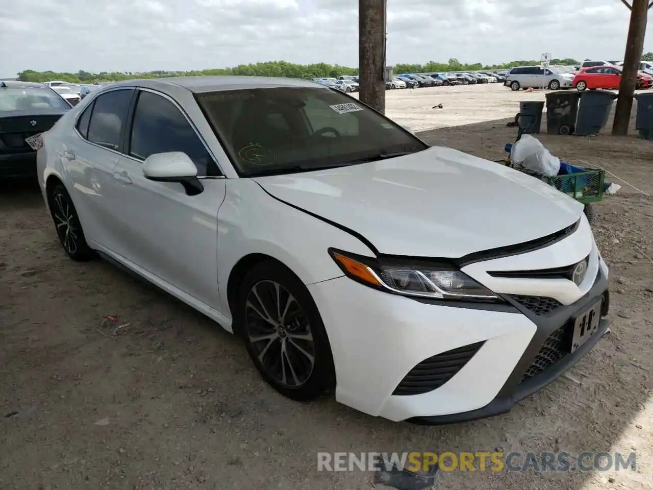 1 Photograph of a damaged car 4T1G11AK0LU998581 TOYOTA CAMRY 2020