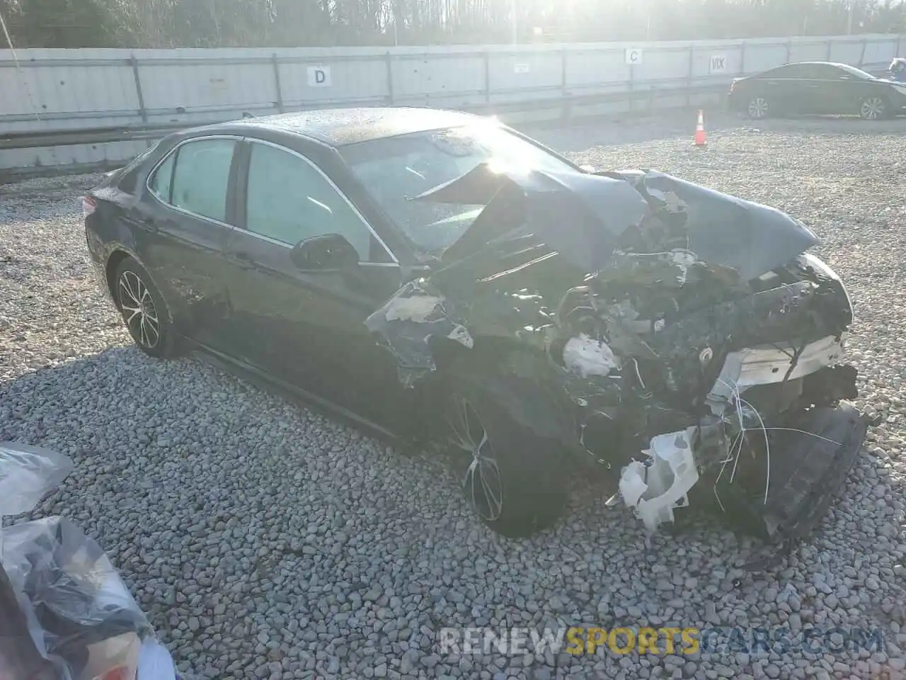 4 Photograph of a damaged car 4T1G11AK1LU315495 TOYOTA CAMRY 2020