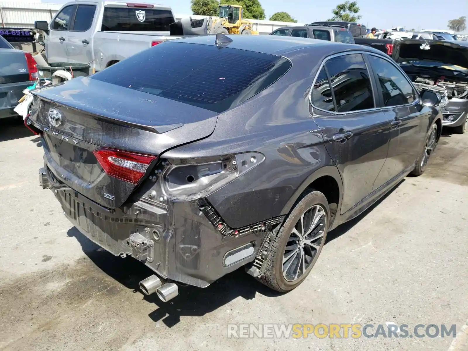 4 Photograph of a damaged car 4T1G11AK1LU318252 TOYOTA CAMRY 2020