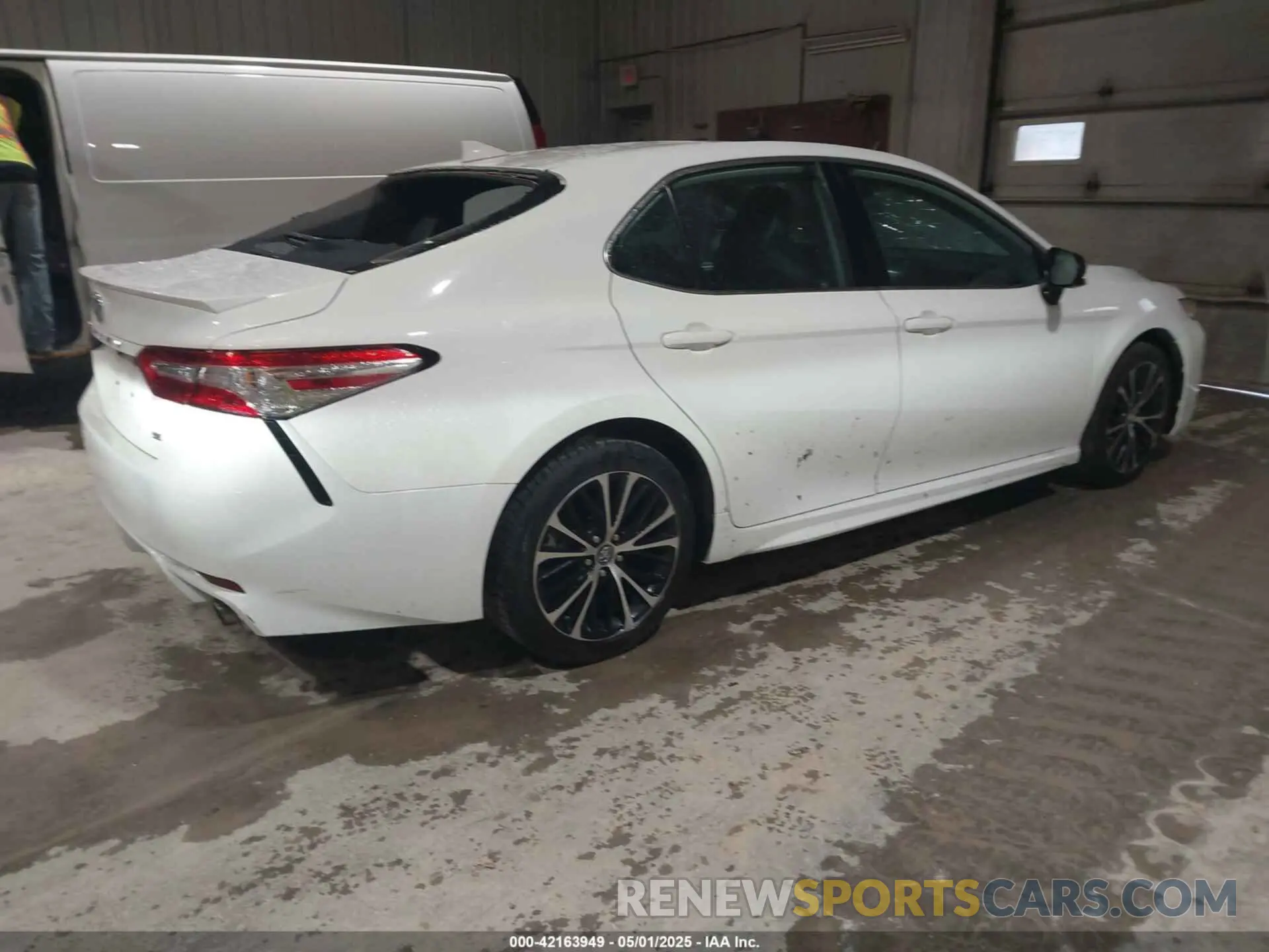 4 Photograph of a damaged car 4T1G11AK1LU326528 TOYOTA CAMRY 2020