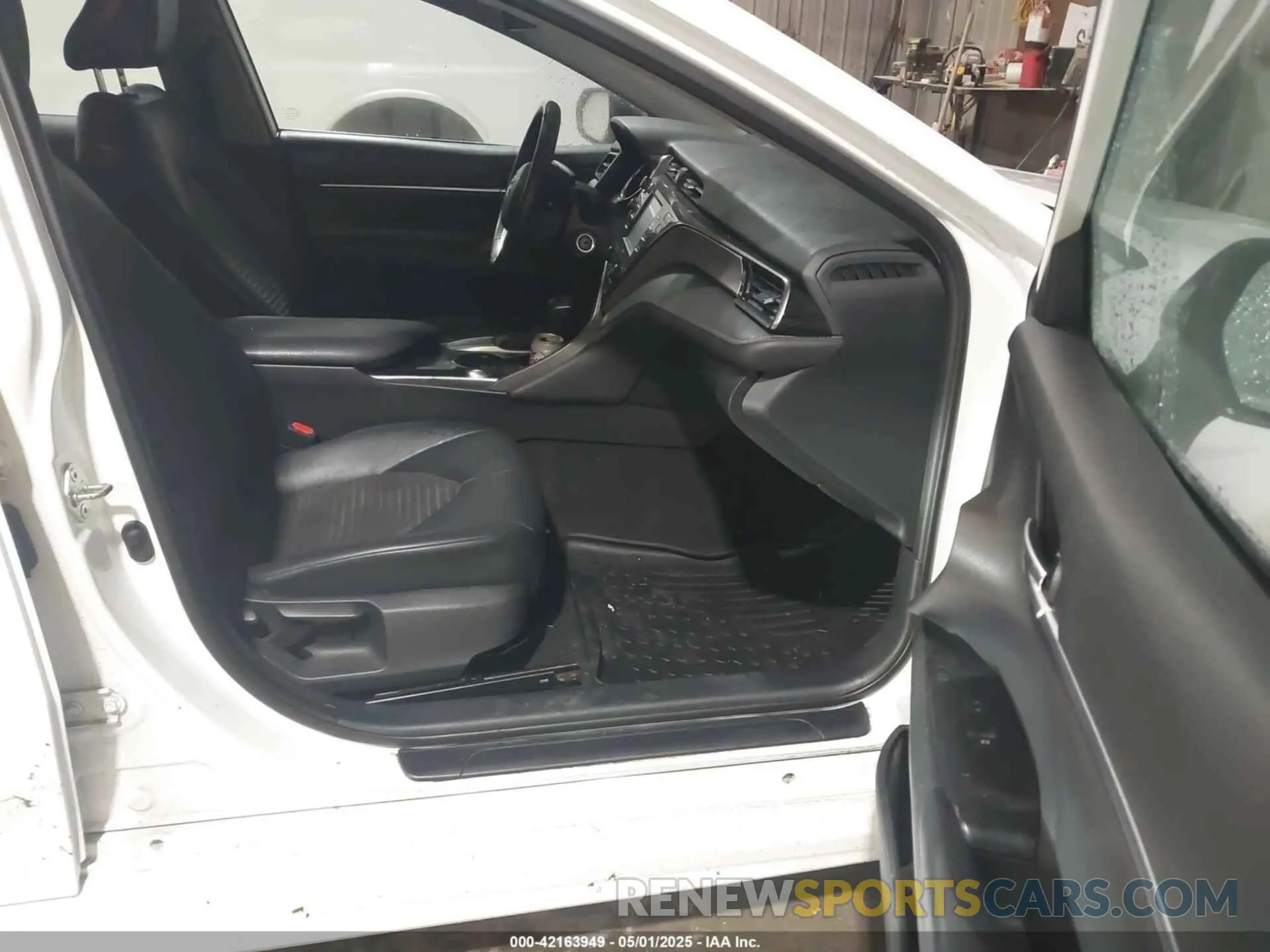 5 Photograph of a damaged car 4T1G11AK1LU326528 TOYOTA CAMRY 2020