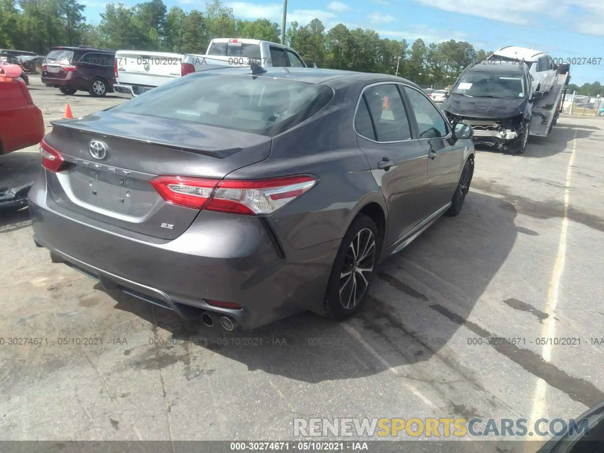 4 Photograph of a damaged car 4T1G11AK1LU329414 TOYOTA CAMRY 2020