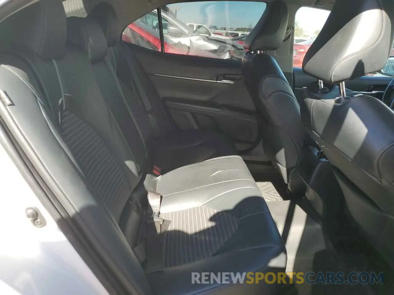 10 Photograph of a damaged car 4T1G11AK1LU330966 TOYOTA CAMRY 2020
