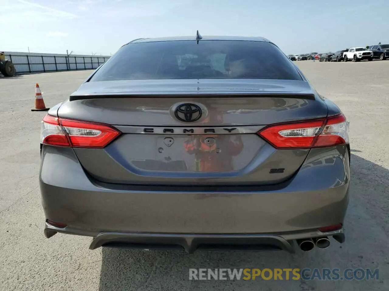 6 Photograph of a damaged car 4T1G11AK1LU340686 TOYOTA CAMRY 2020