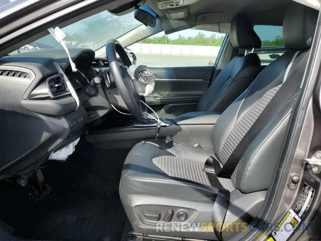 7 Photograph of a damaged car 4T1G11AK1LU340686 TOYOTA CAMRY 2020