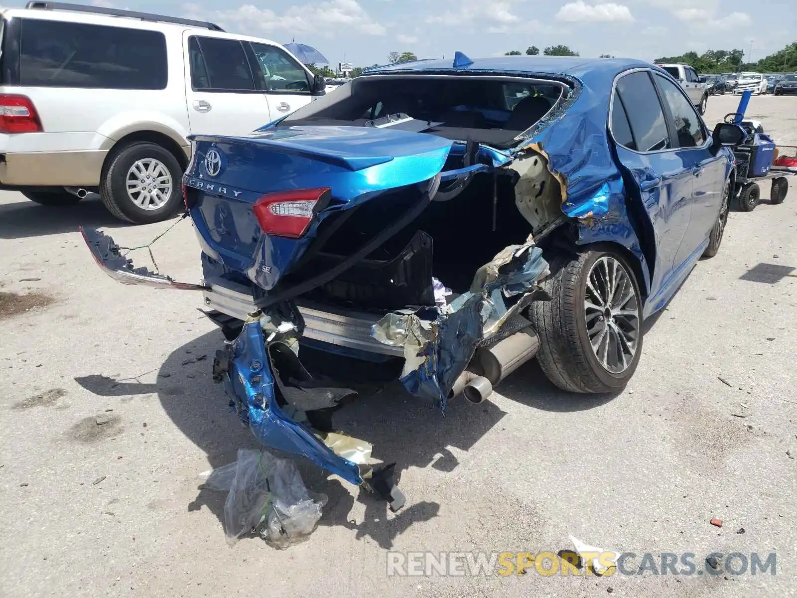 4 Photograph of a damaged car 4T1G11AK1LU343944 TOYOTA CAMRY 2020