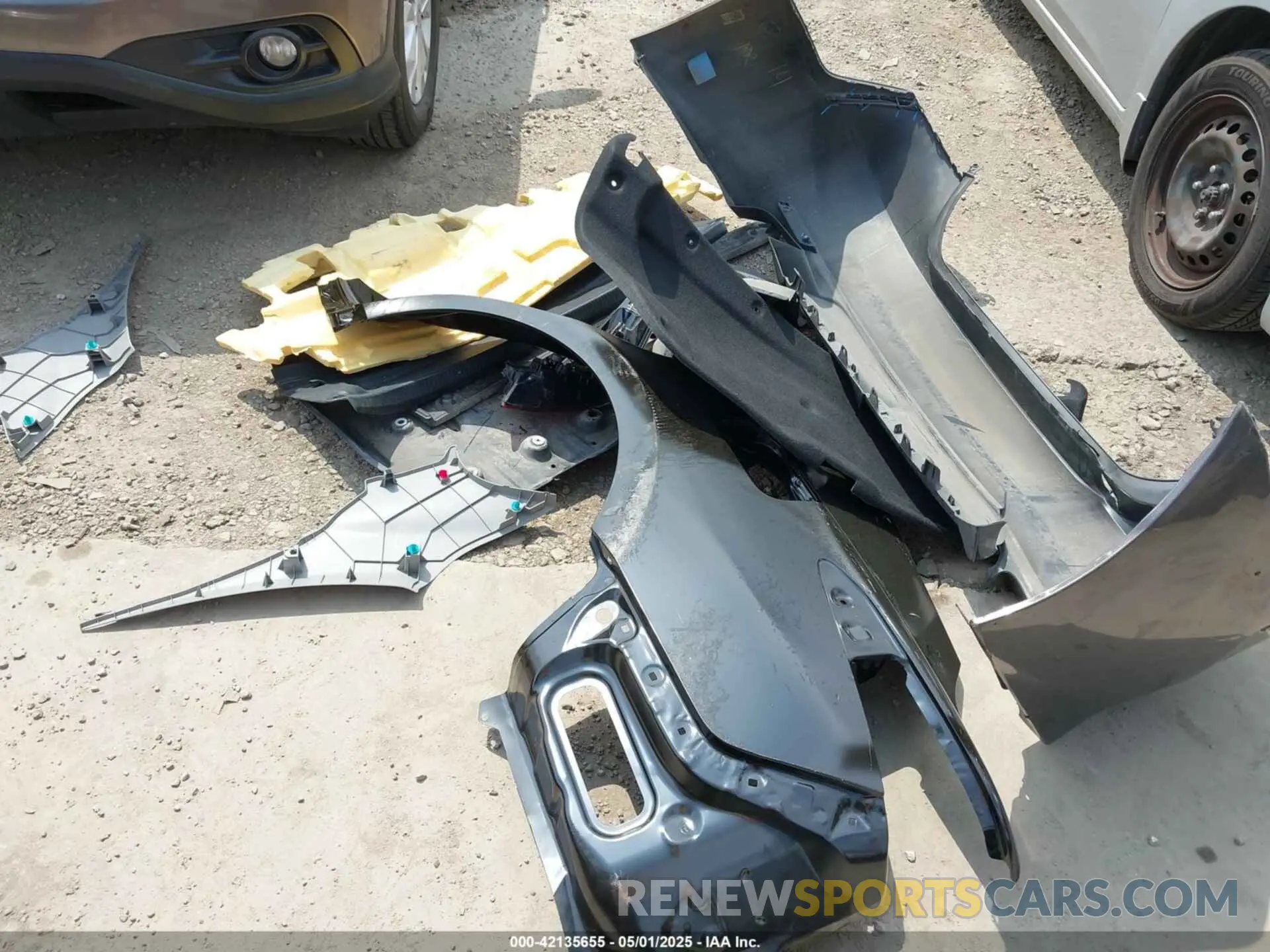 12 Photograph of a damaged car 4T1G11AK1LU345564 TOYOTA CAMRY 2020