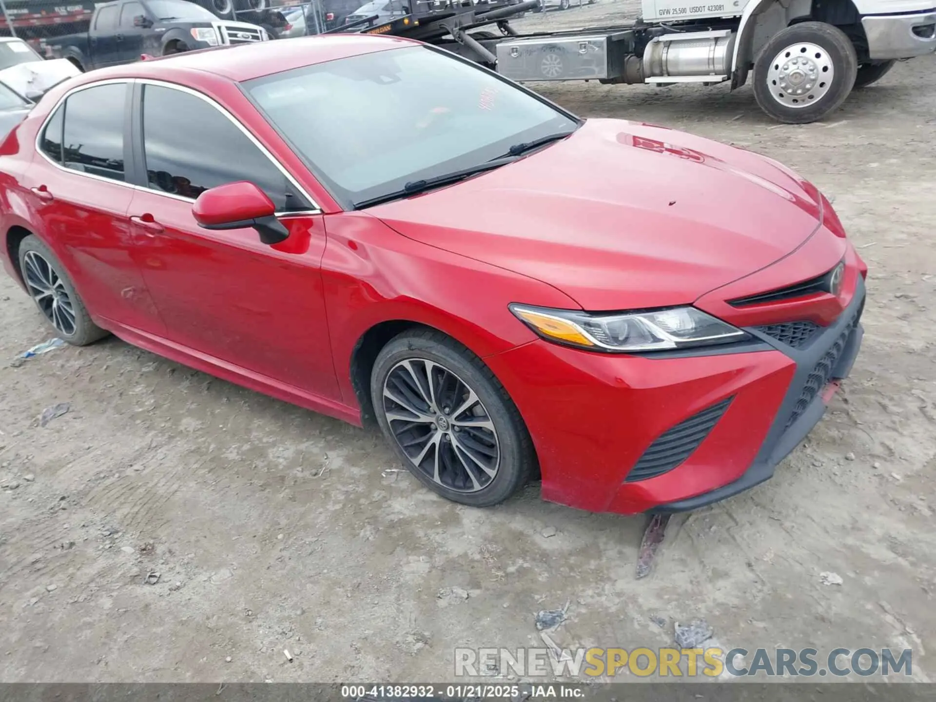 1 Photograph of a damaged car 4T1G11AK1LU352661 TOYOTA CAMRY 2020