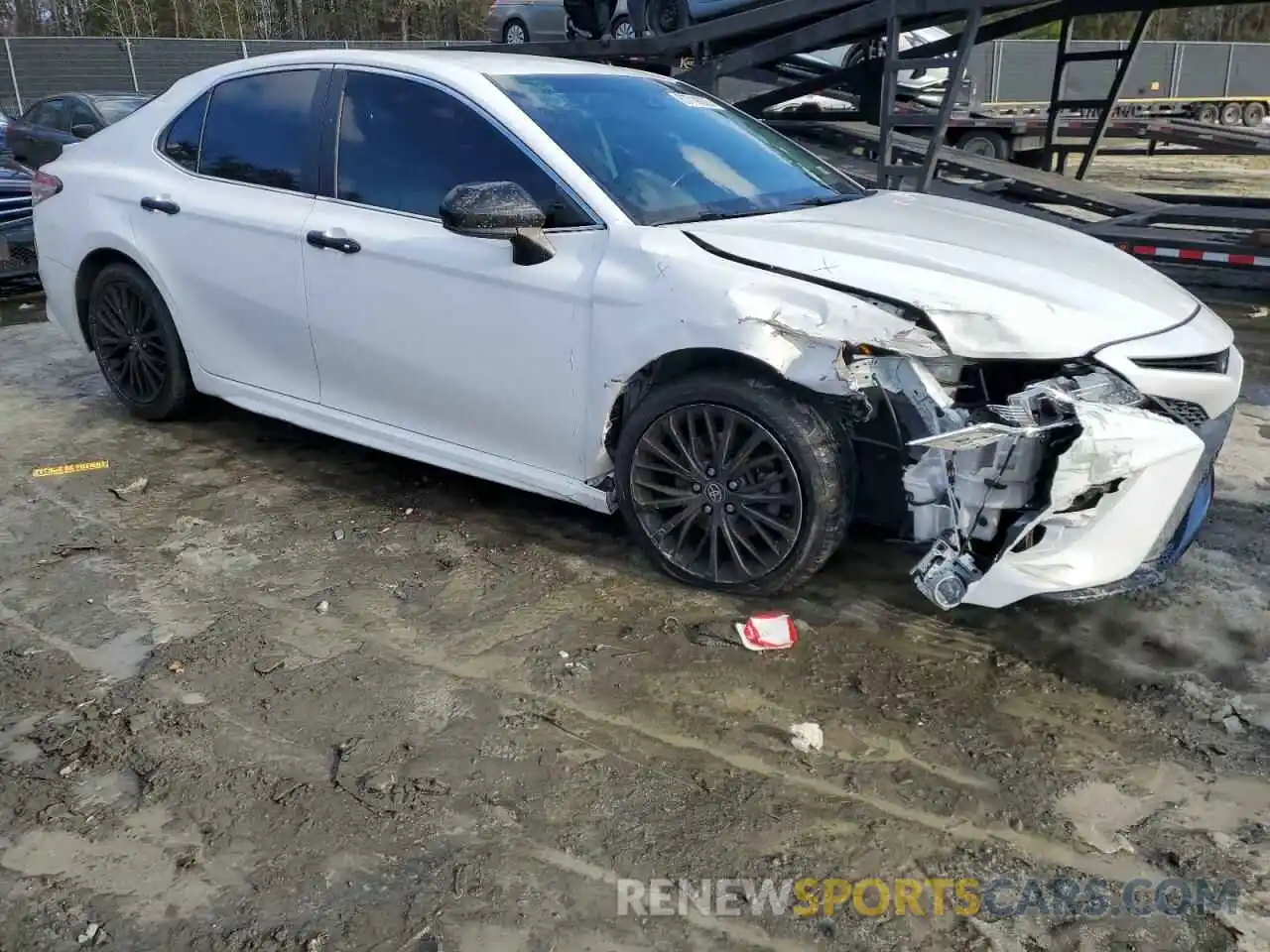 4 Photograph of a damaged car 4T1G11AK1LU360629 TOYOTA CAMRY 2020