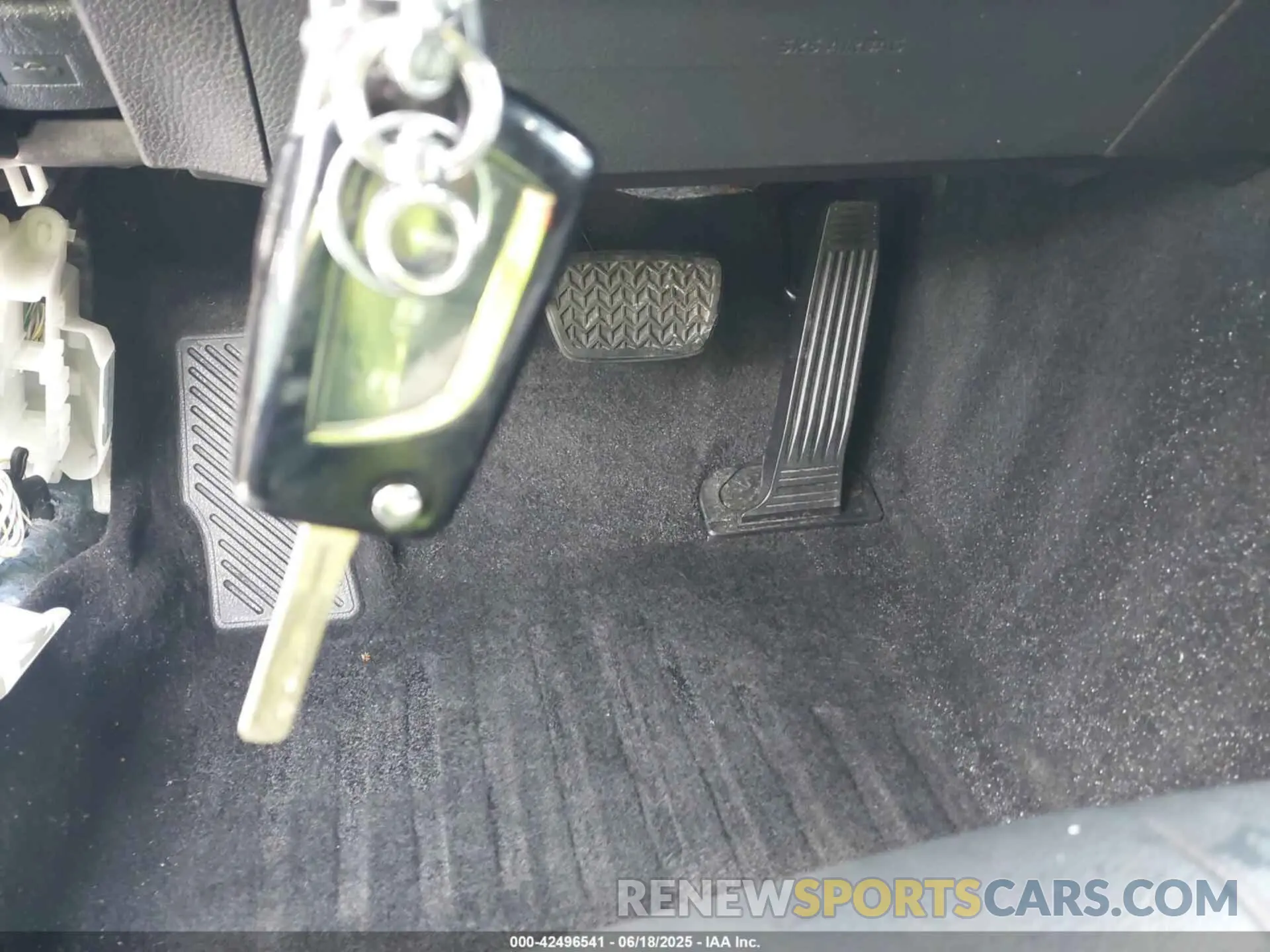 11 Photograph of a damaged car 4T1G11AK1LU369525 TOYOTA CAMRY 2020