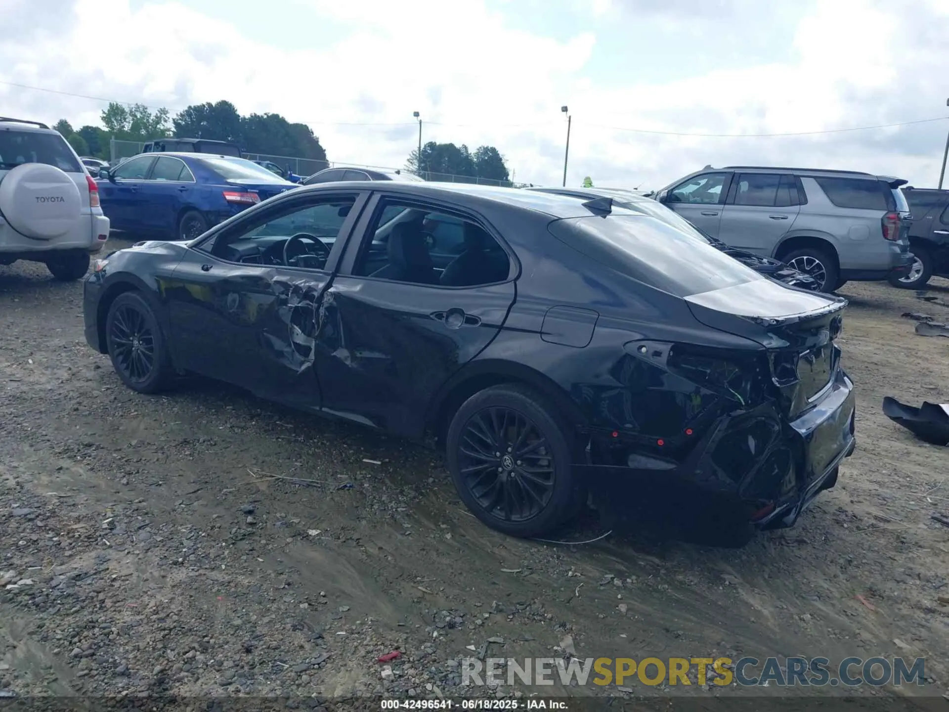 3 Photograph of a damaged car 4T1G11AK1LU369525 TOYOTA CAMRY 2020