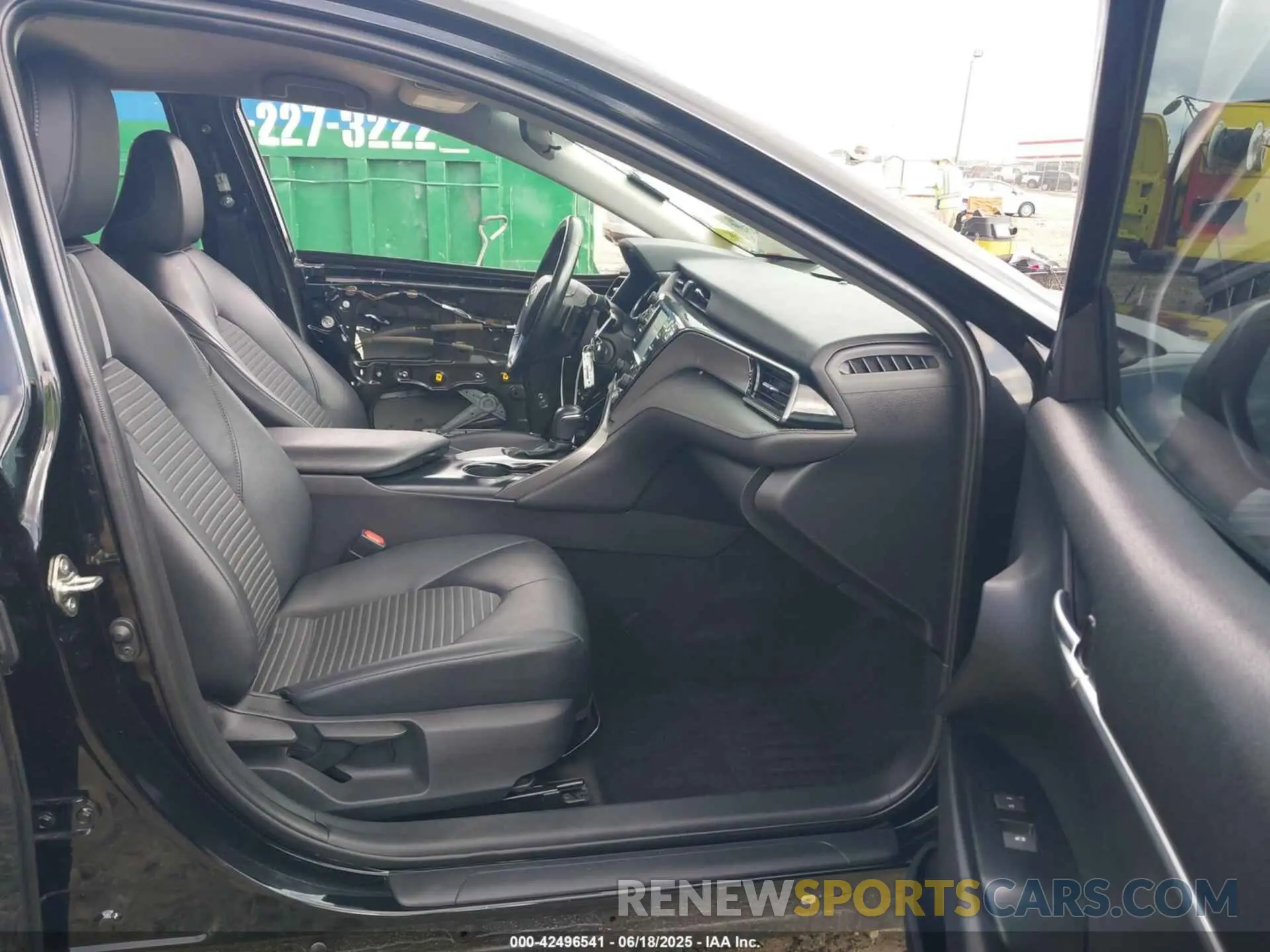 5 Photograph of a damaged car 4T1G11AK1LU369525 TOYOTA CAMRY 2020