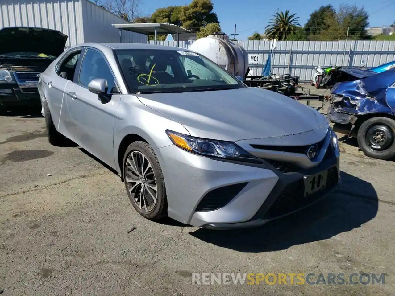 1 Photograph of a damaged car 4T1G11AK1LU375373 TOYOTA CAMRY 2020