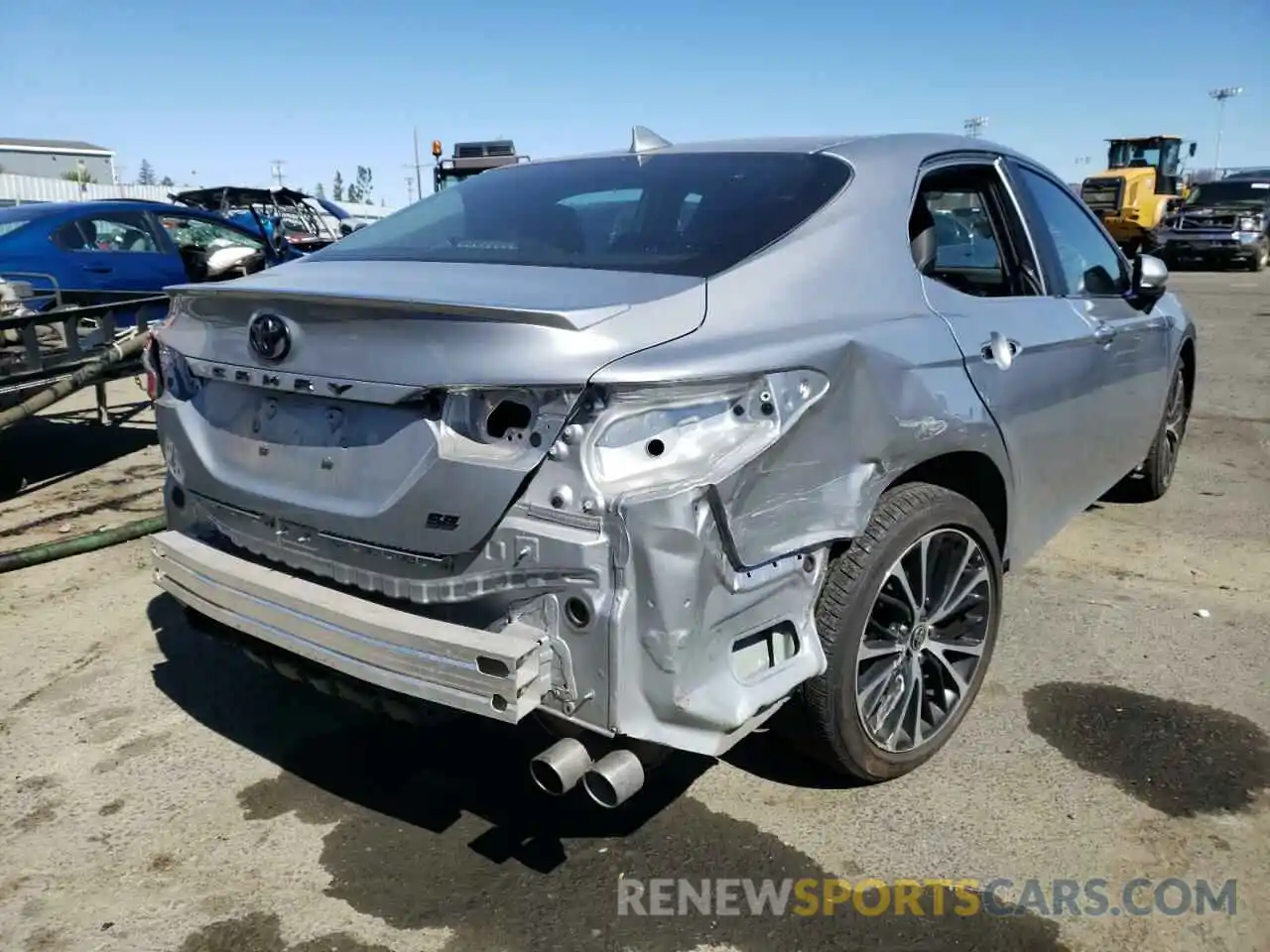 4 Photograph of a damaged car 4T1G11AK1LU375373 TOYOTA CAMRY 2020