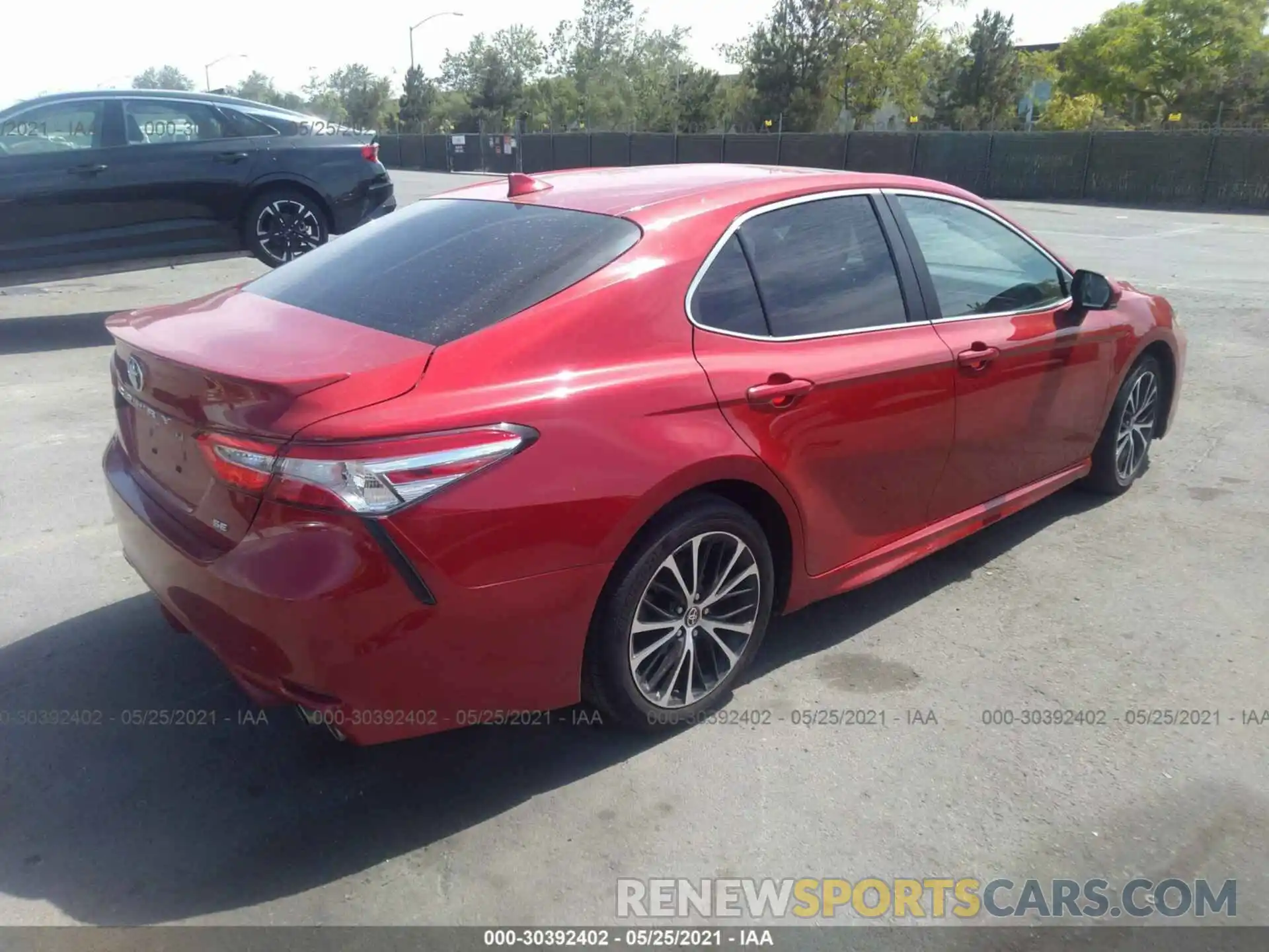 4 Photograph of a damaged car 4T1G11AK1LU375549 TOYOTA CAMRY 2020