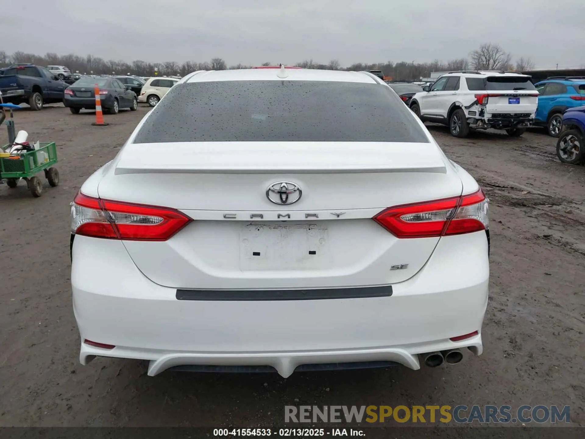 16 Photograph of a damaged car 4T1G11AK1LU380458 TOYOTA CAMRY 2020