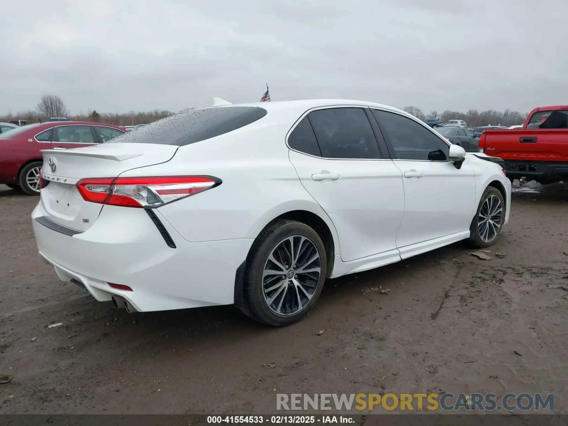 4 Photograph of a damaged car 4T1G11AK1LU380458 TOYOTA CAMRY 2020