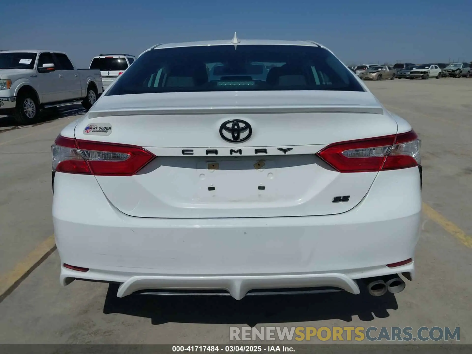 15 Photograph of a damaged car 4T1G11AK1LU399754 TOYOTA CAMRY 2020