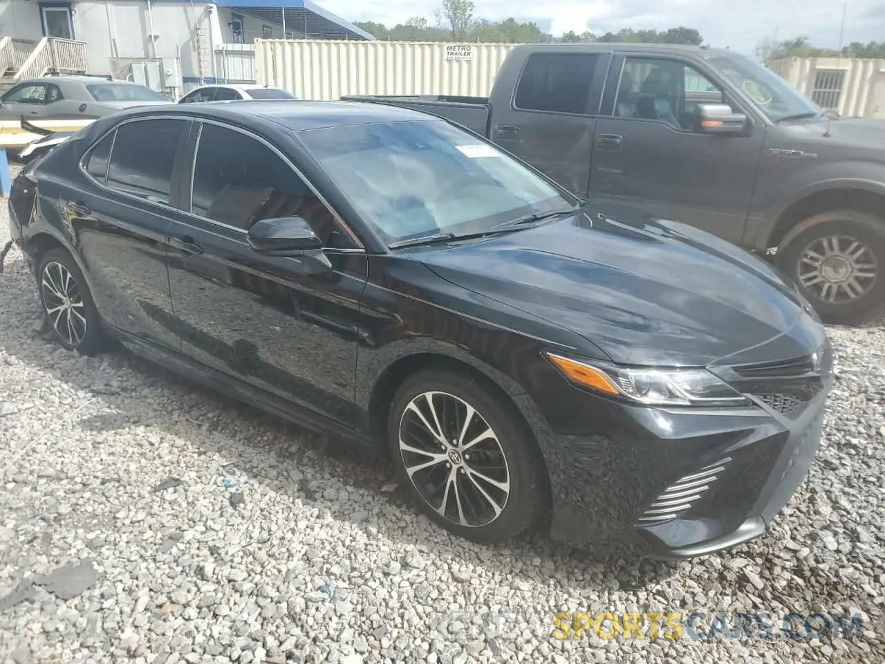 4 Photograph of a damaged car 4T1G11AK1LU511369 TOYOTA CAMRY 2020
