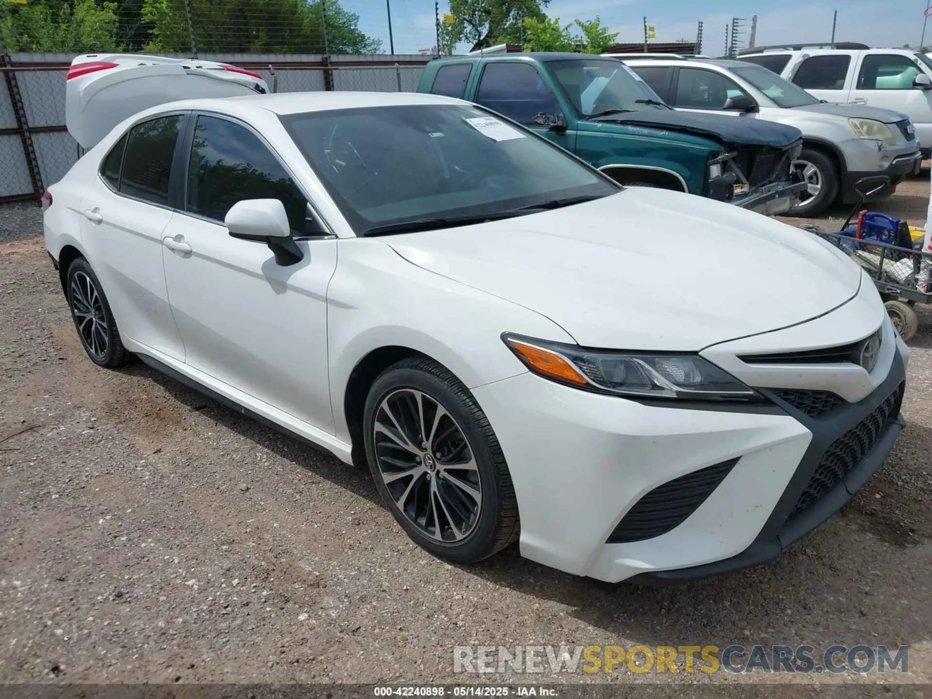 1 Photograph of a damaged car 4T1G11AK1LU862704 TOYOTA CAMRY 2020