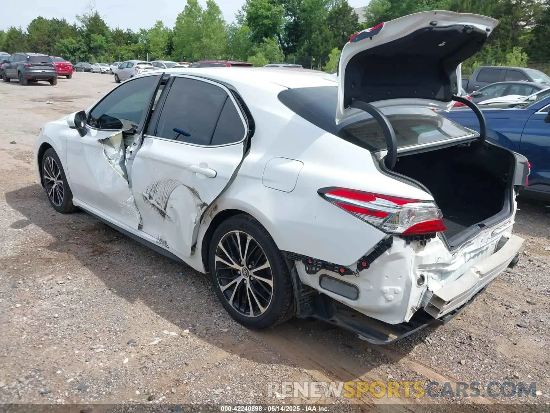 3 Photograph of a damaged car 4T1G11AK1LU862704 TOYOTA CAMRY 2020