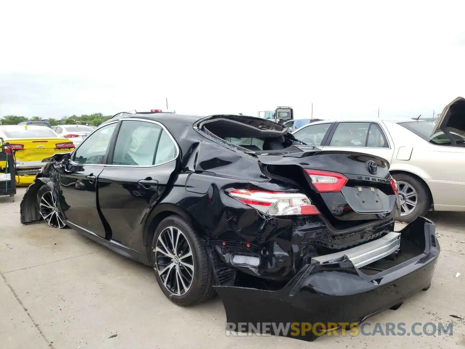 3 Photograph of a damaged car 4T1G11AK1LU879633 TOYOTA CAMRY 2020