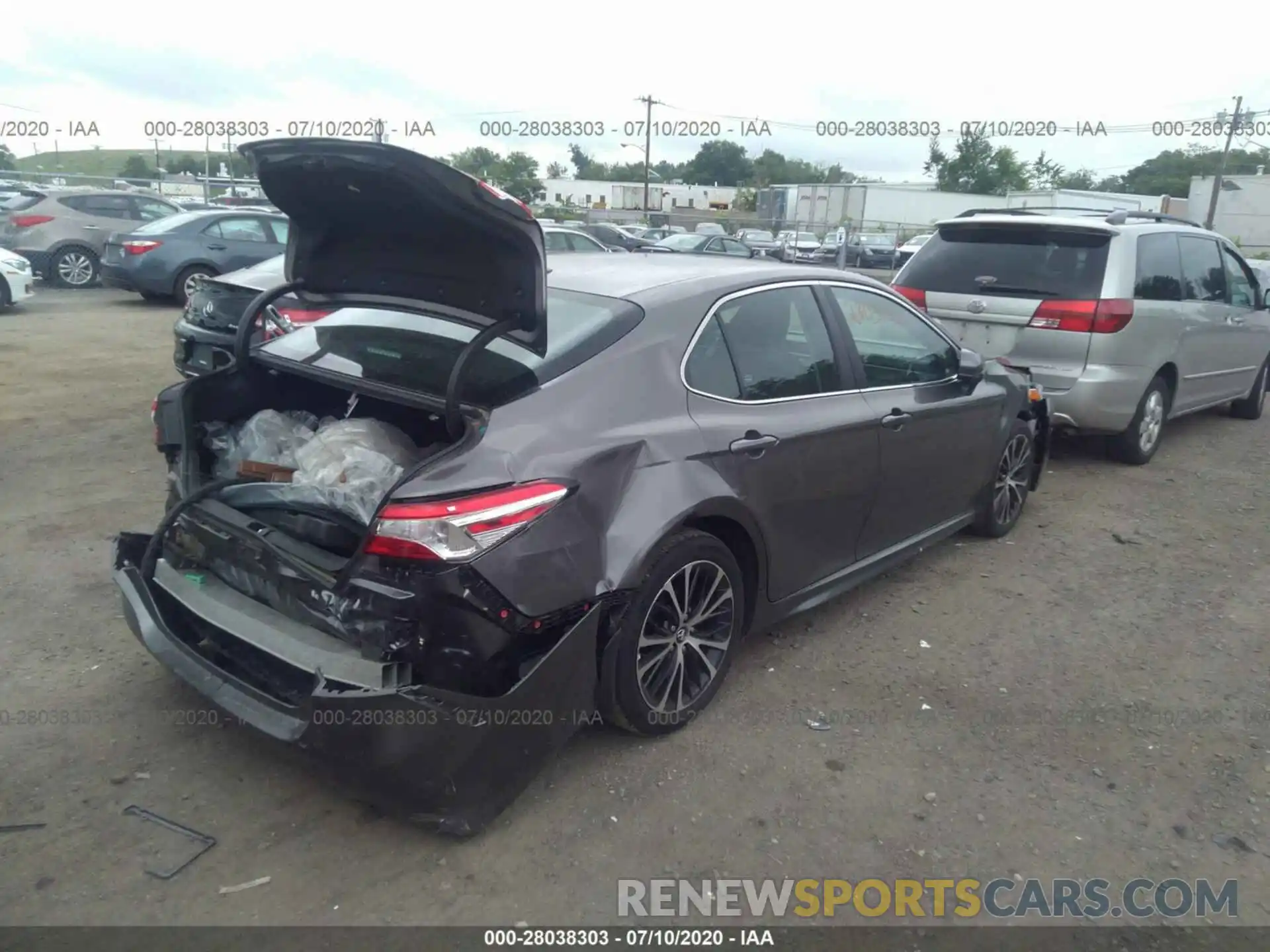 4 Photograph of a damaged car 4T1G11AK1LU882709 TOYOTA CAMRY 2020