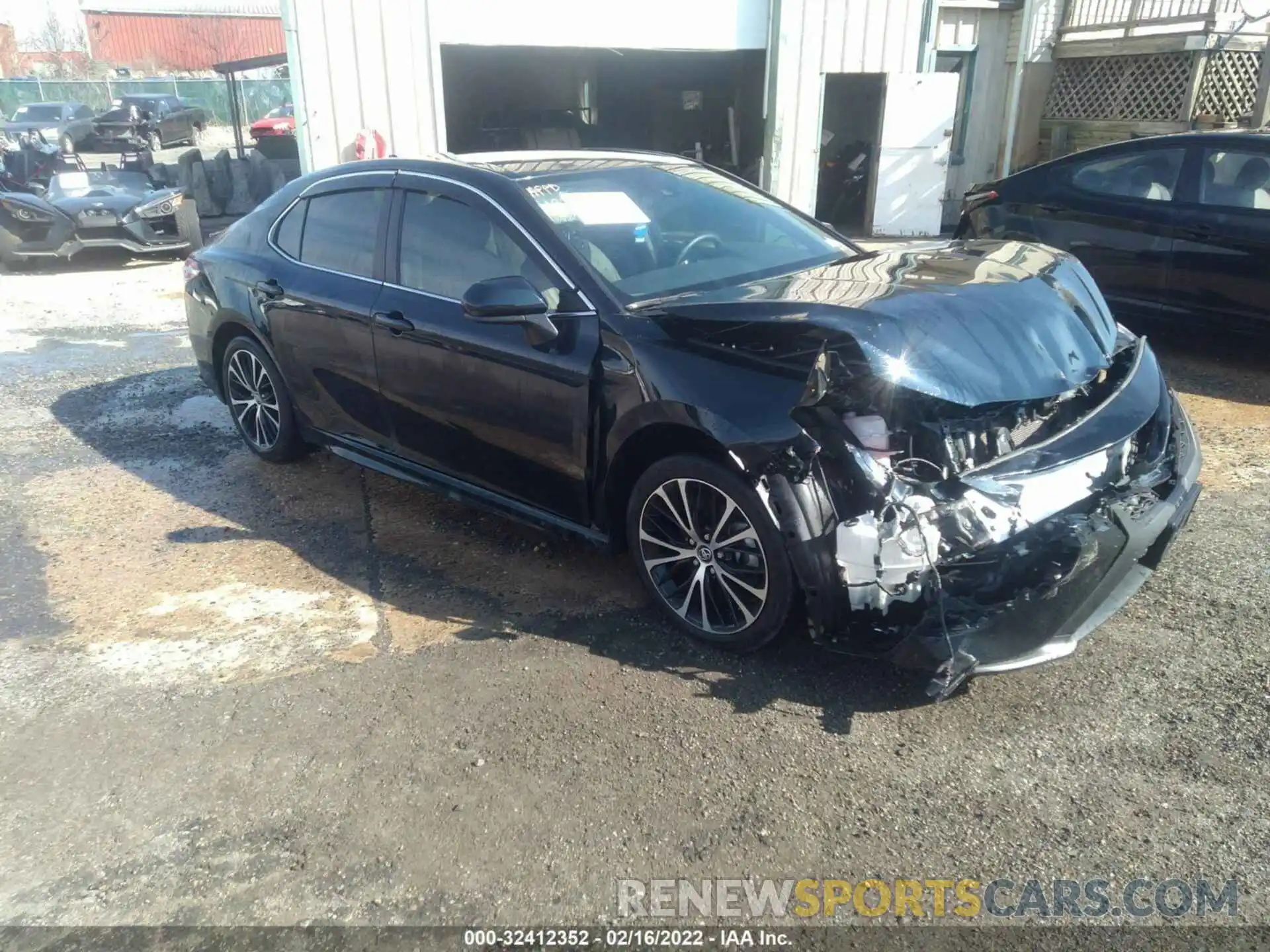 1 Photograph of a damaged car 4T1G11AK1LU883438 TOYOTA CAMRY 2020