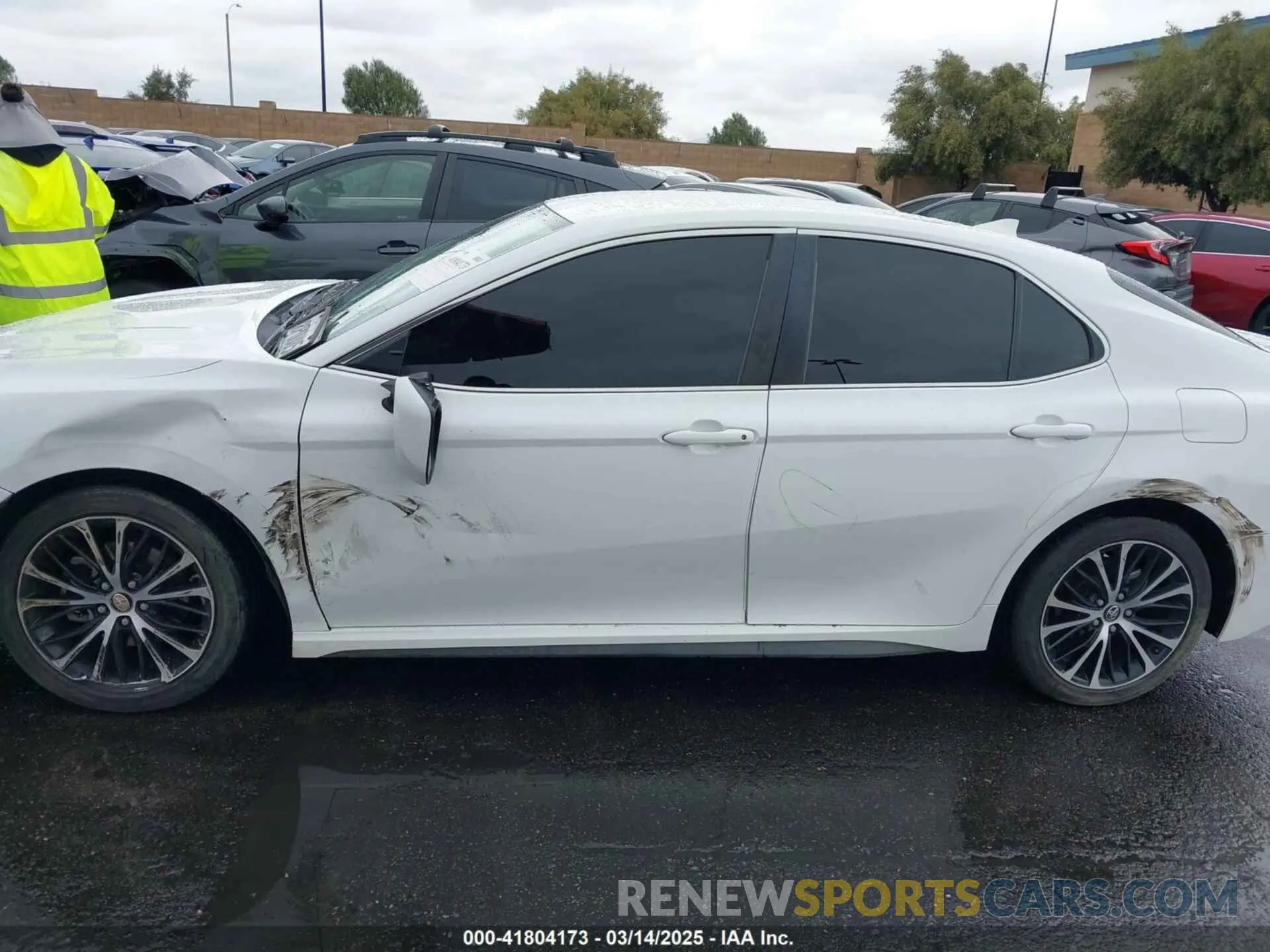 14 Photograph of a damaged car 4T1G11AK1LU895797 TOYOTA CAMRY 2020