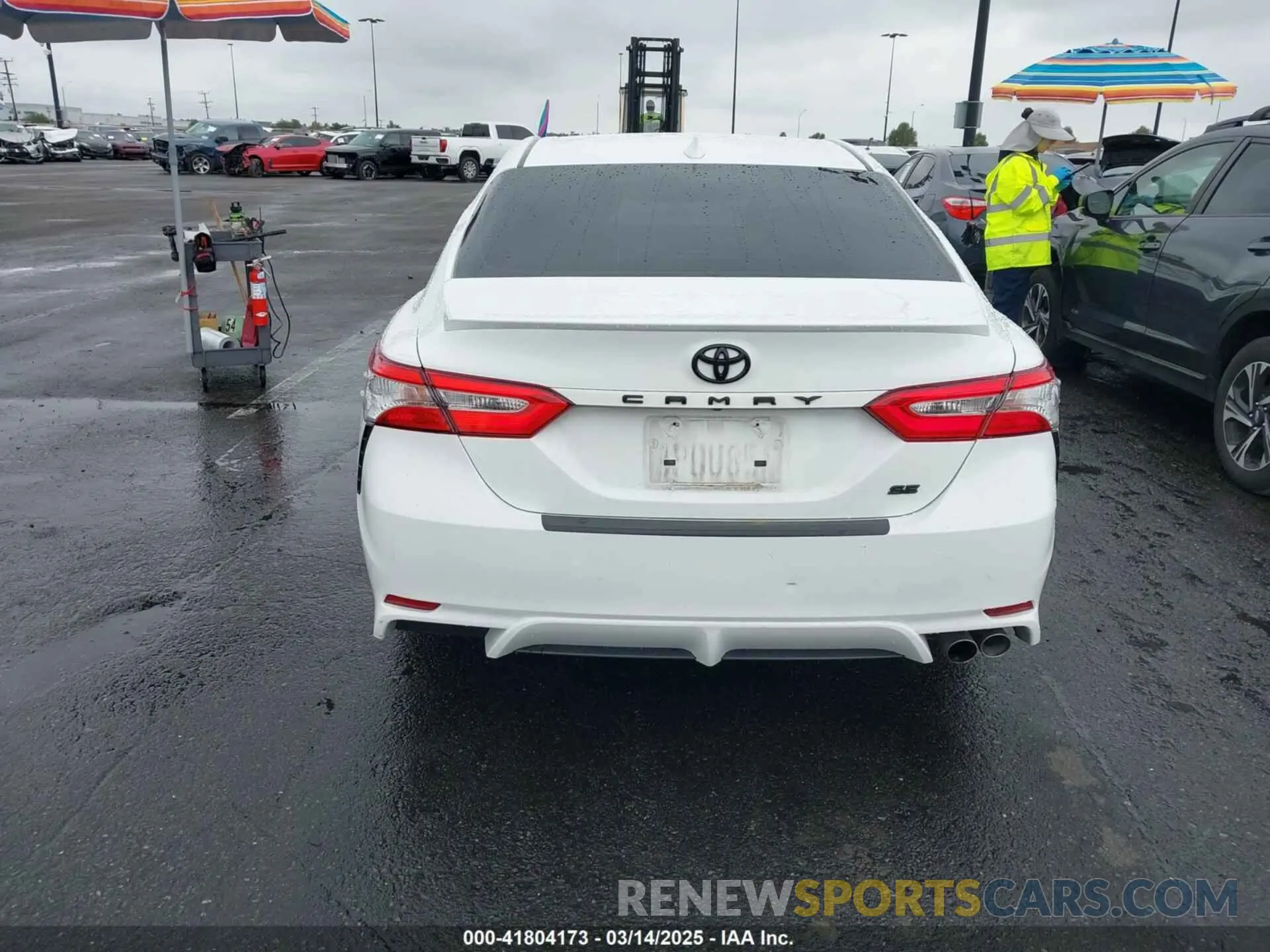 16 Photograph of a damaged car 4T1G11AK1LU895797 TOYOTA CAMRY 2020