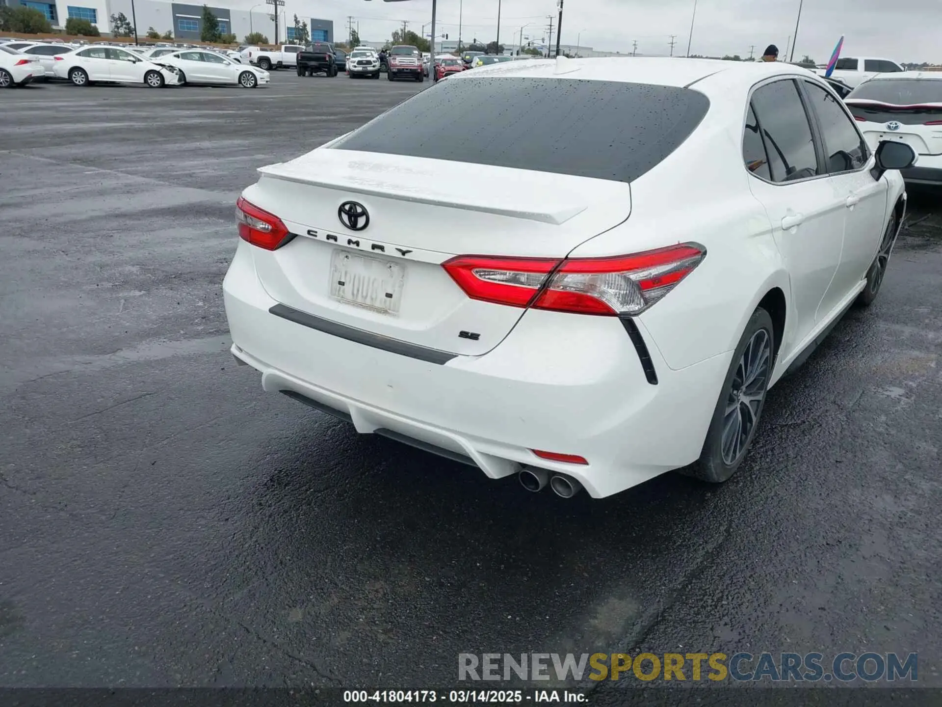 4 Photograph of a damaged car 4T1G11AK1LU895797 TOYOTA CAMRY 2020
