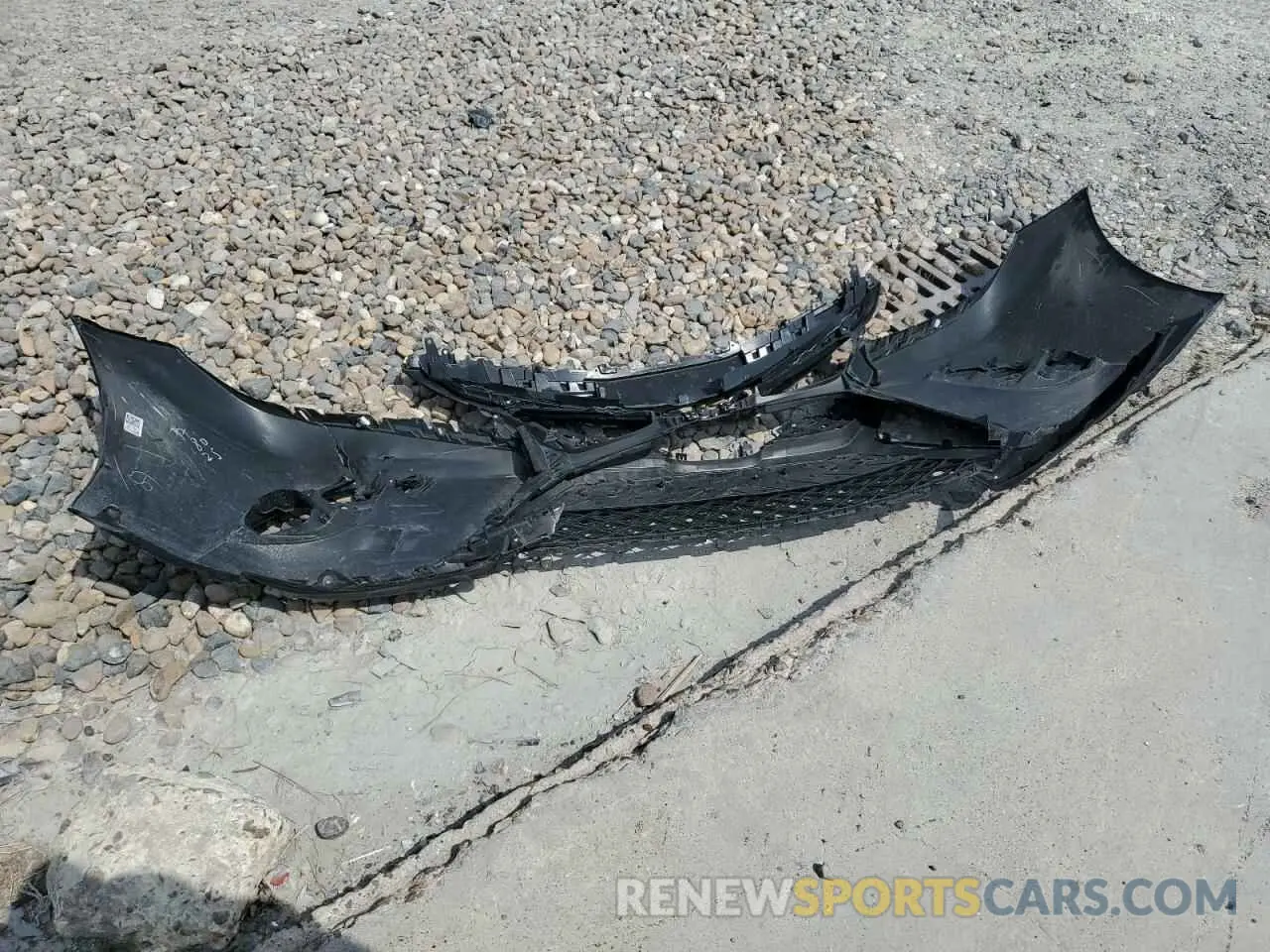 12 Photograph of a damaged car 4T1G11AK1LU906250 TOYOTA CAMRY 2020