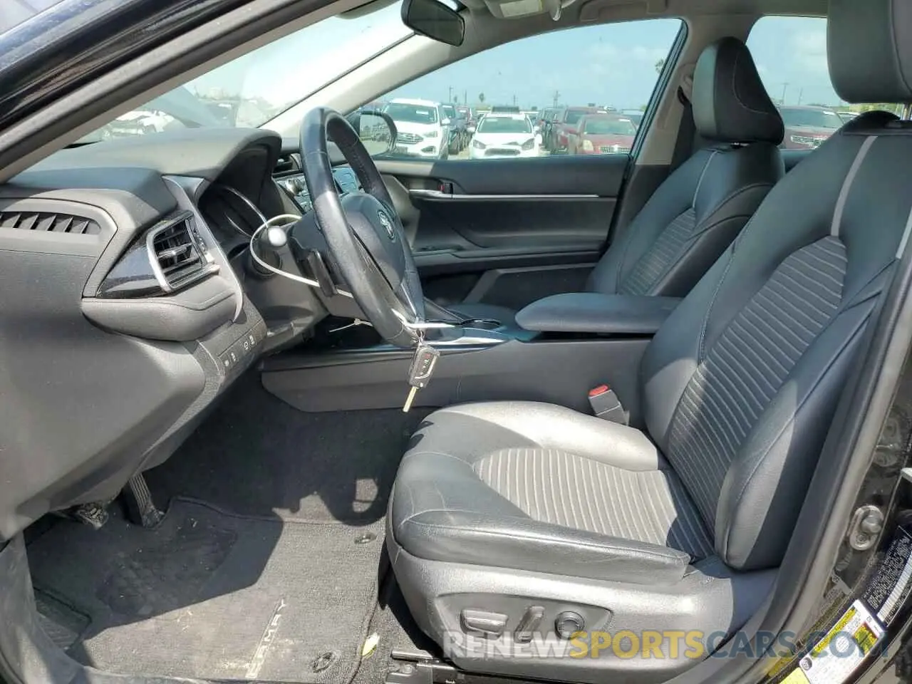 7 Photograph of a damaged car 4T1G11AK1LU906250 TOYOTA CAMRY 2020