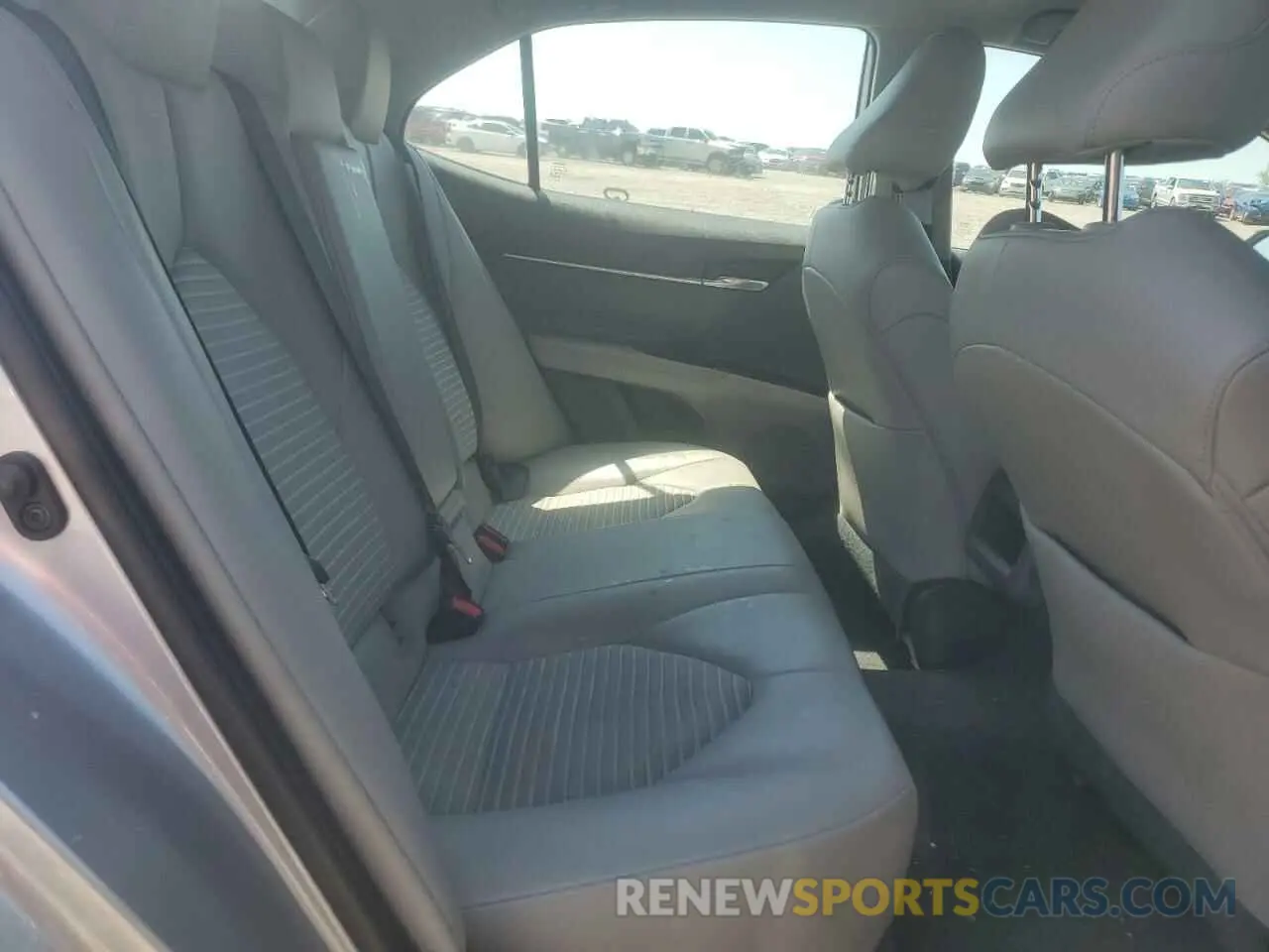 10 Photograph of a damaged car 4T1G11AK1LU909066 TOYOTA CAMRY 2020
