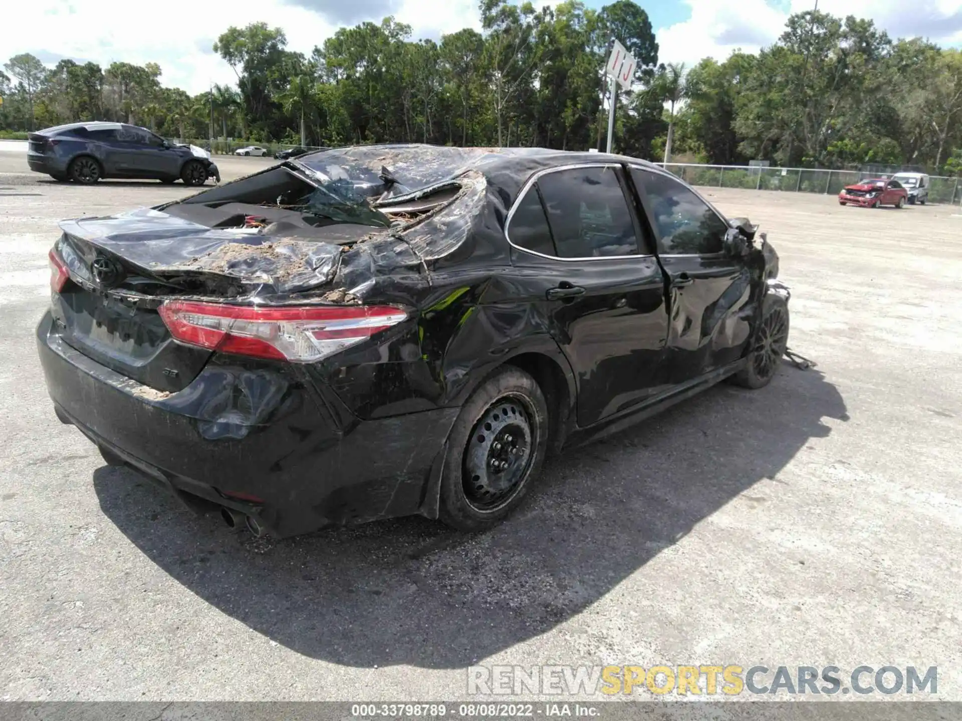 4 Photograph of a damaged car 4T1G11AK1LU914090 TOYOTA CAMRY 2020