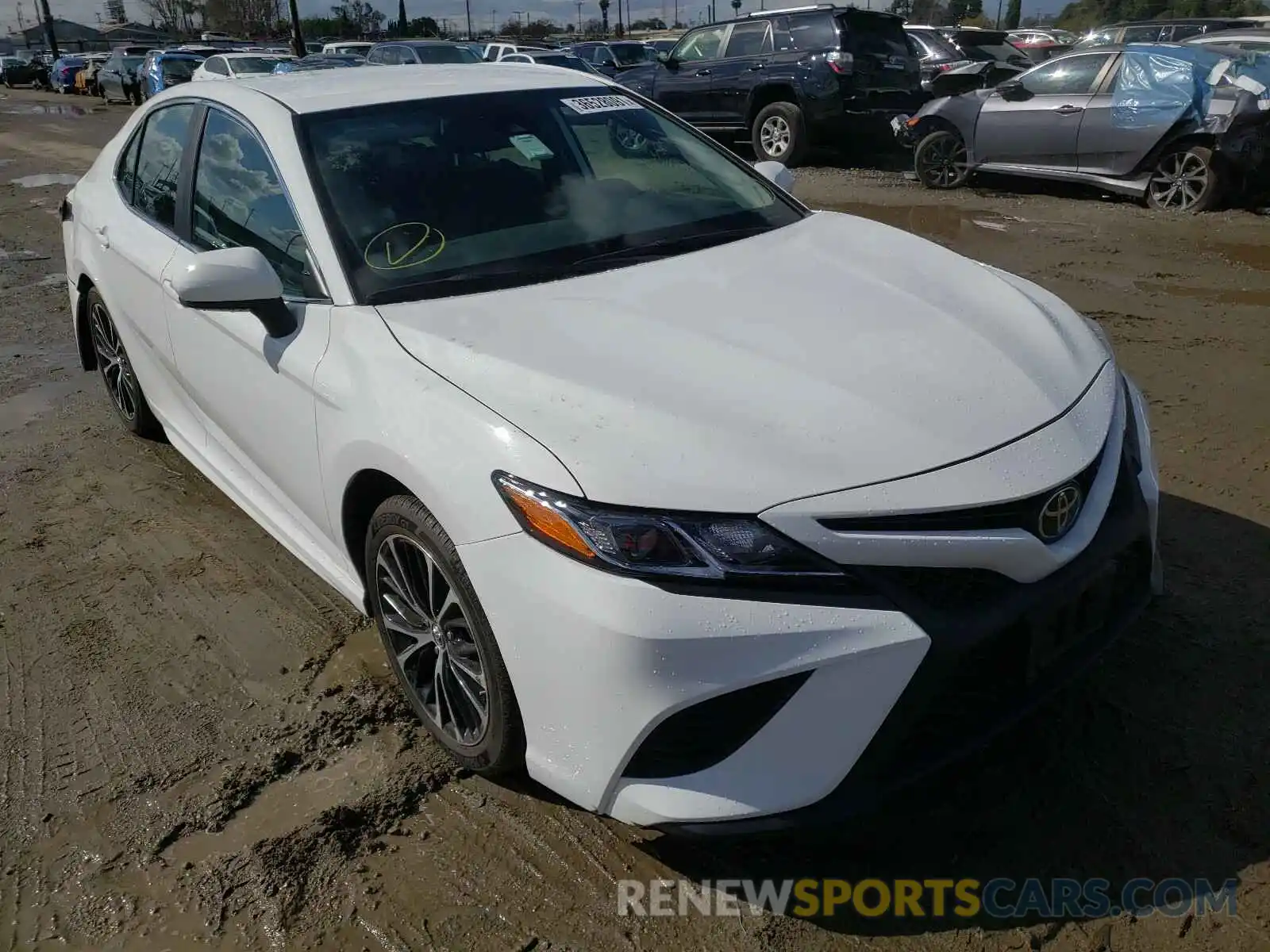 1 Photograph of a damaged car 4T1G11AK1LU931567 TOYOTA CAMRY 2020