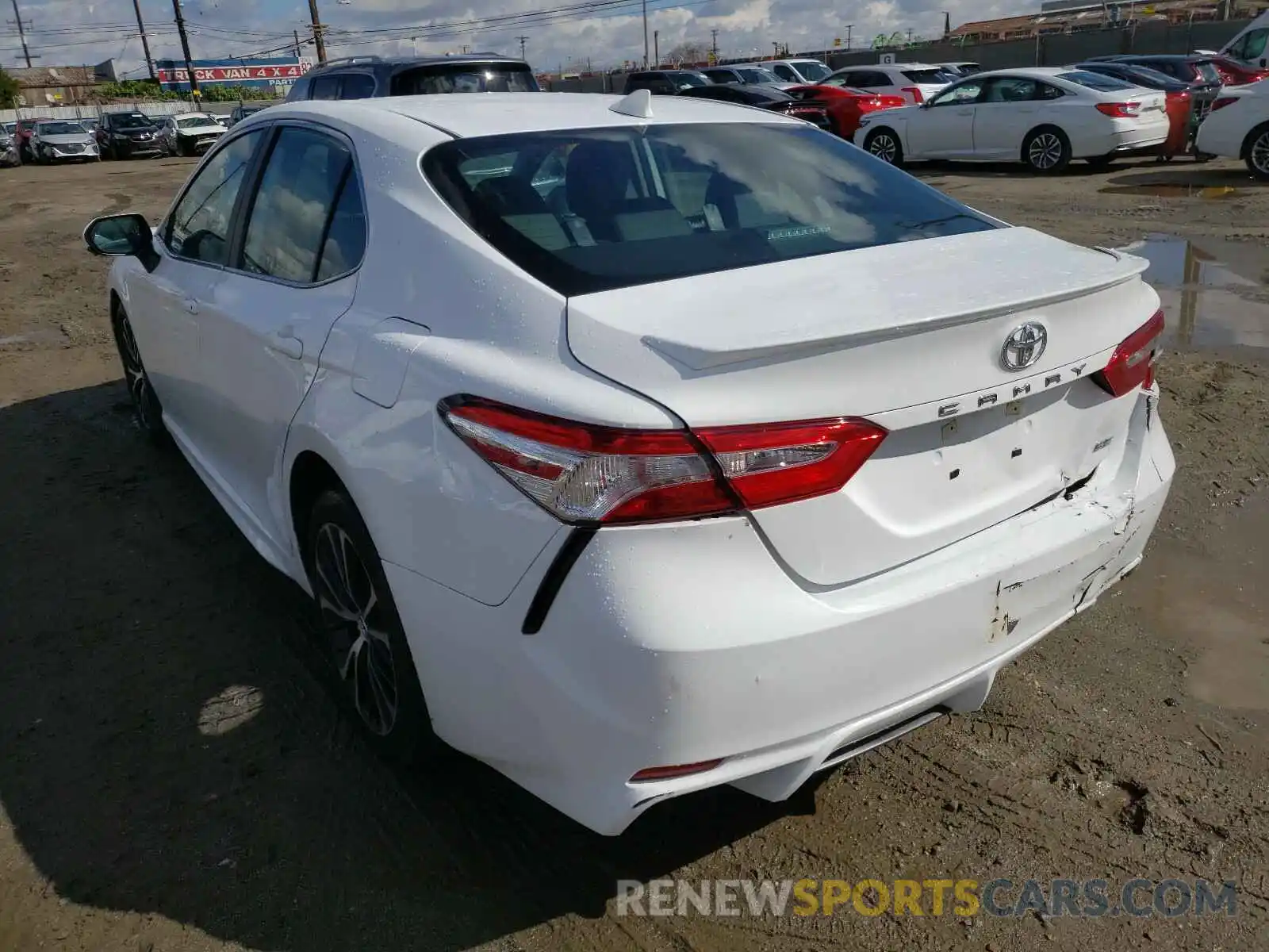 3 Photograph of a damaged car 4T1G11AK1LU931567 TOYOTA CAMRY 2020