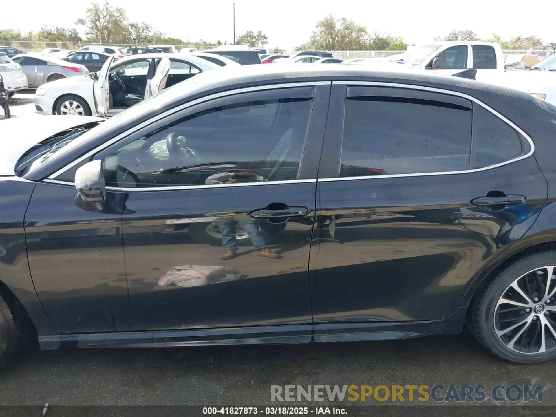 14 Photograph of a damaged car 4T1G11AK1LU939863 TOYOTA CAMRY 2020