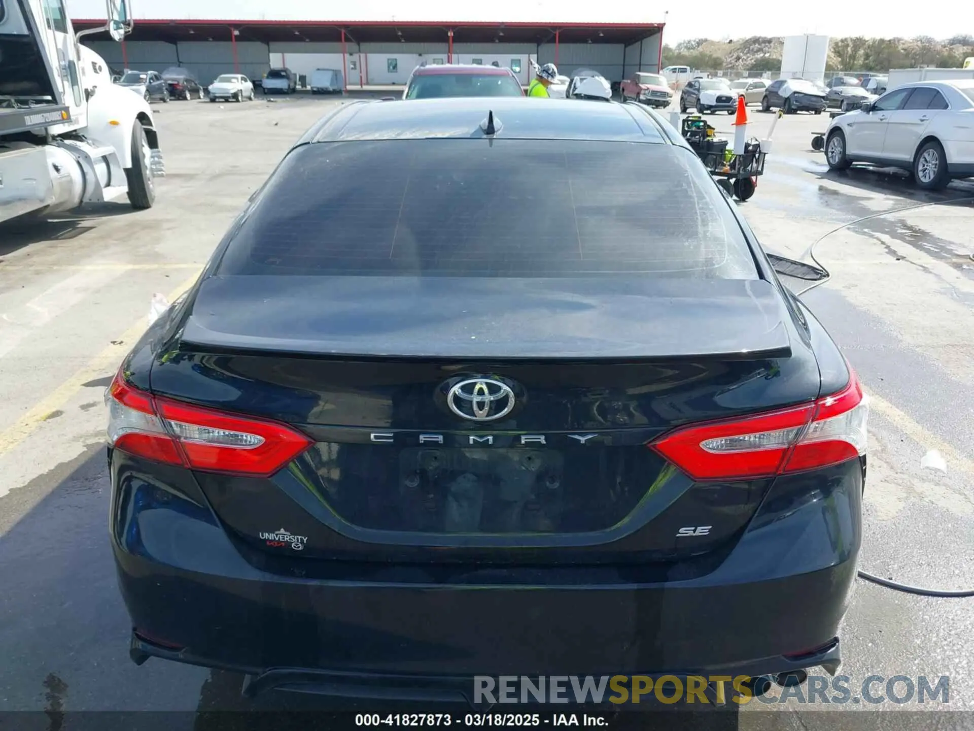 16 Photograph of a damaged car 4T1G11AK1LU939863 TOYOTA CAMRY 2020