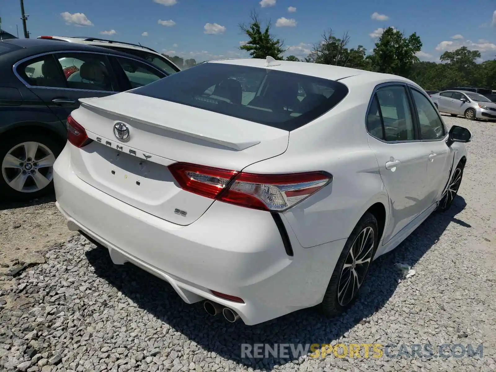 4 Photograph of a damaged car 4T1G11AK1LU942536 TOYOTA CAMRY 2020