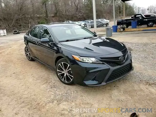 10 Photograph of a damaged car 4T1G11AK1LU942617 TOYOTA CAMRY 2020