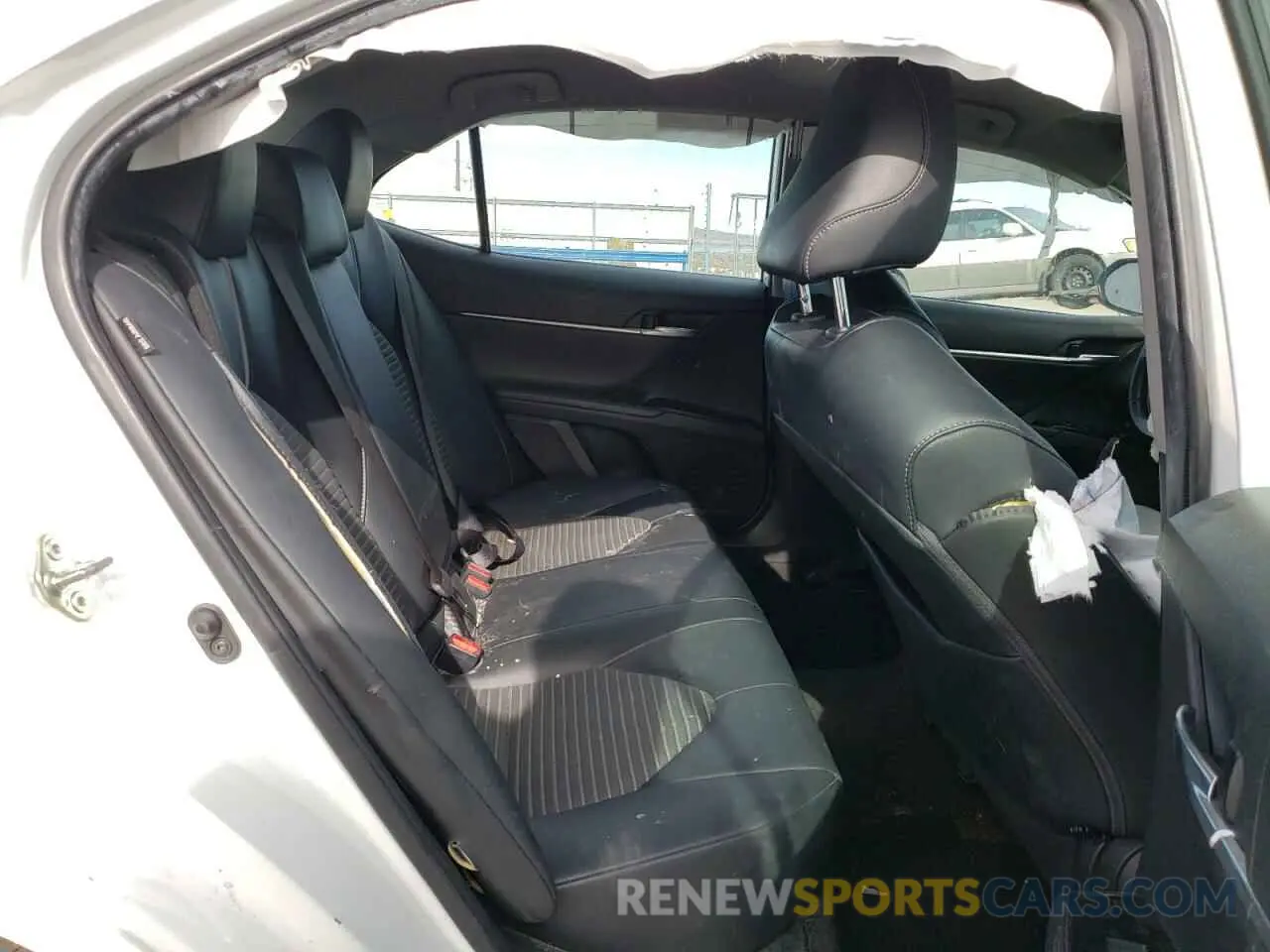 12 Photograph of a damaged car 4T1G11AK1LU942679 TOYOTA CAMRY 2020