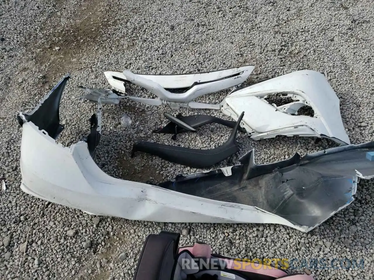 15 Photograph of a damaged car 4T1G11AK1LU942679 TOYOTA CAMRY 2020