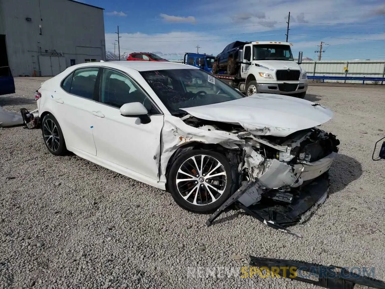 4 Photograph of a damaged car 4T1G11AK1LU942679 TOYOTA CAMRY 2020