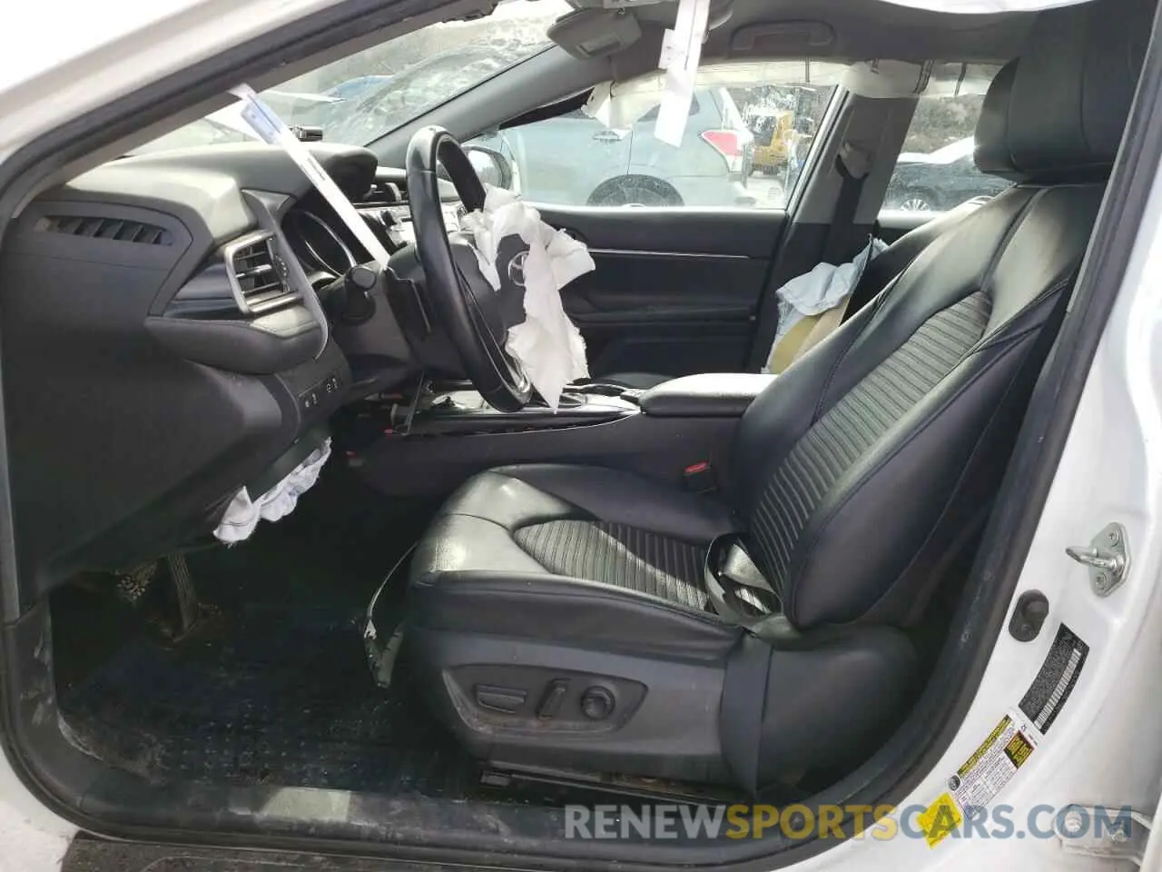 7 Photograph of a damaged car 4T1G11AK1LU942679 TOYOTA CAMRY 2020