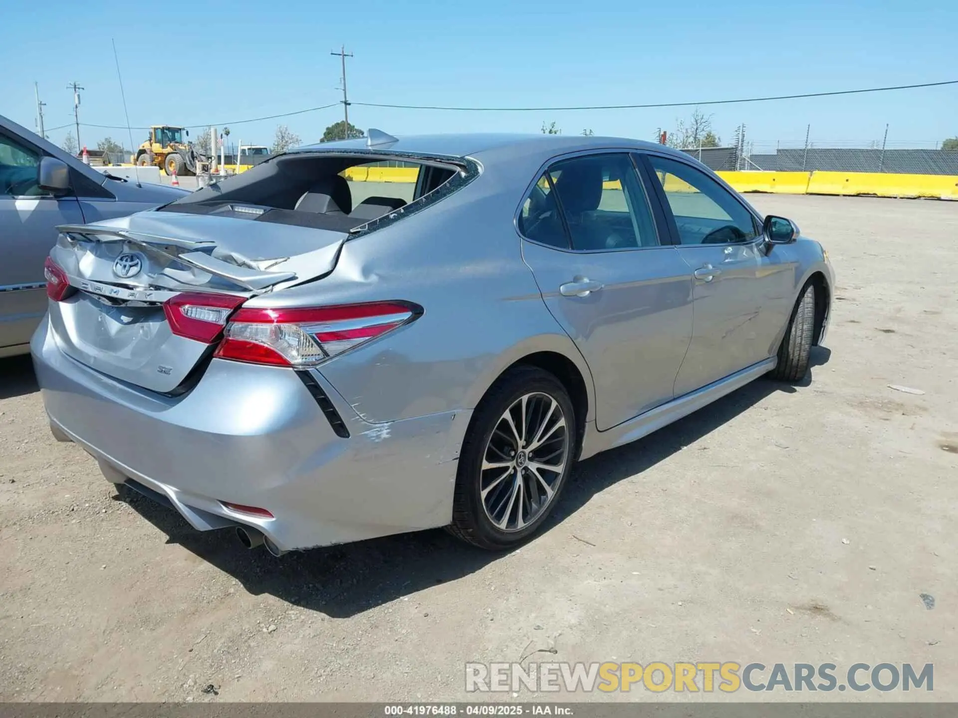 4 Photograph of a damaged car 4T1G11AK1LU944934 TOYOTA CAMRY 2020
